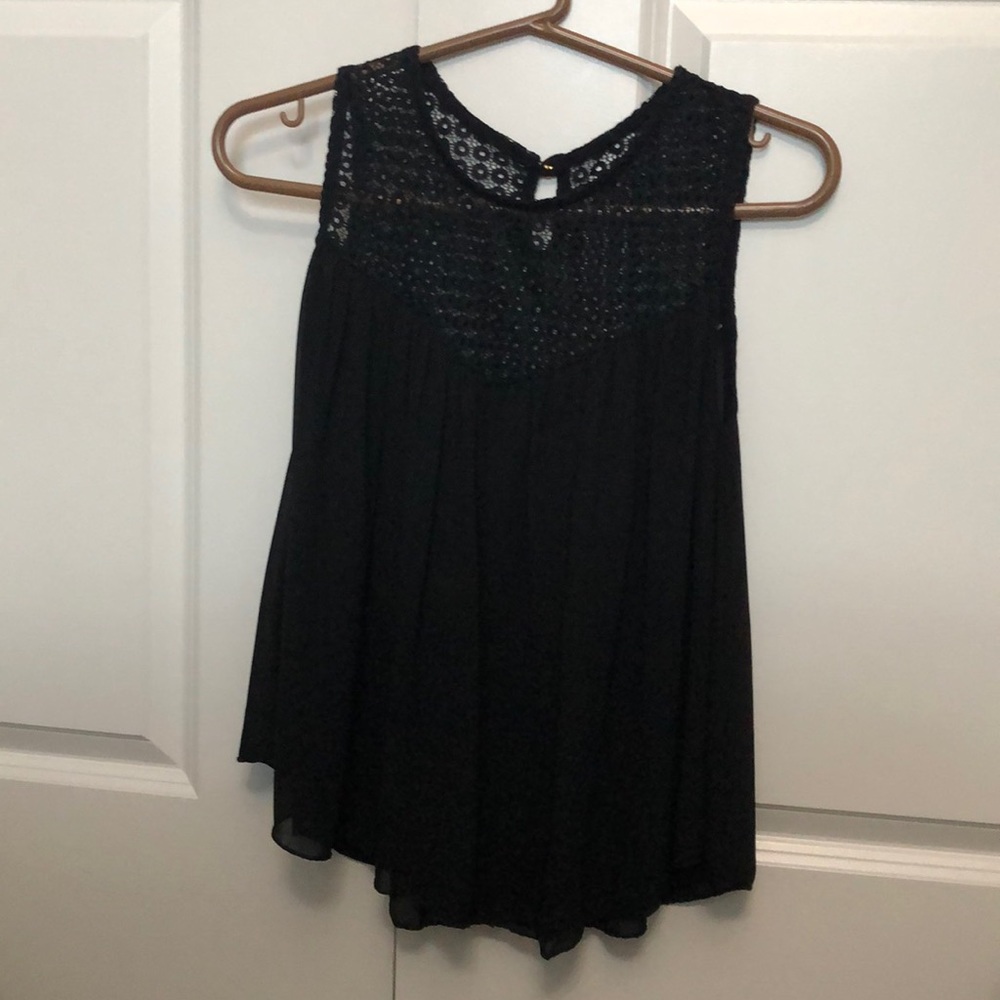 Black shirt cute for going out in the summer !